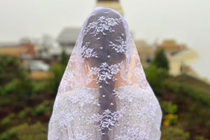 Why Are Young Women Insisting on the Return of the Chapel Veil?